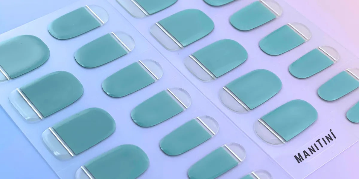 Seaside on the Edge - elegant nail wraps with delicate silver lines | ManiTini