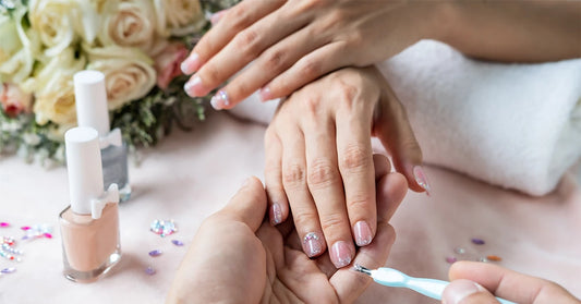 A Deep Dive into Gel Nail Salons and Gel Manicure Wraps, what will you choose?